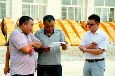 宏通集團(tuán)舉辦首屆二手挖掘機(jī)拍賣會